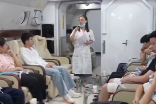 运输车翻车致化学品泄漏有人中毒