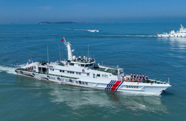解放军歼击机轰炸机跨海峡奔袭迫近台岛