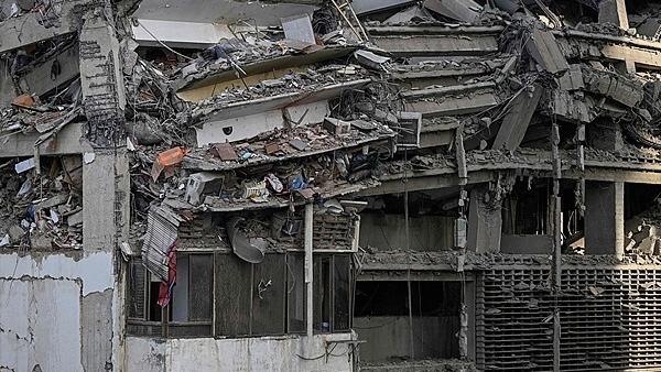 习近平等为受表彰的全国“两优一先”代表颁奖