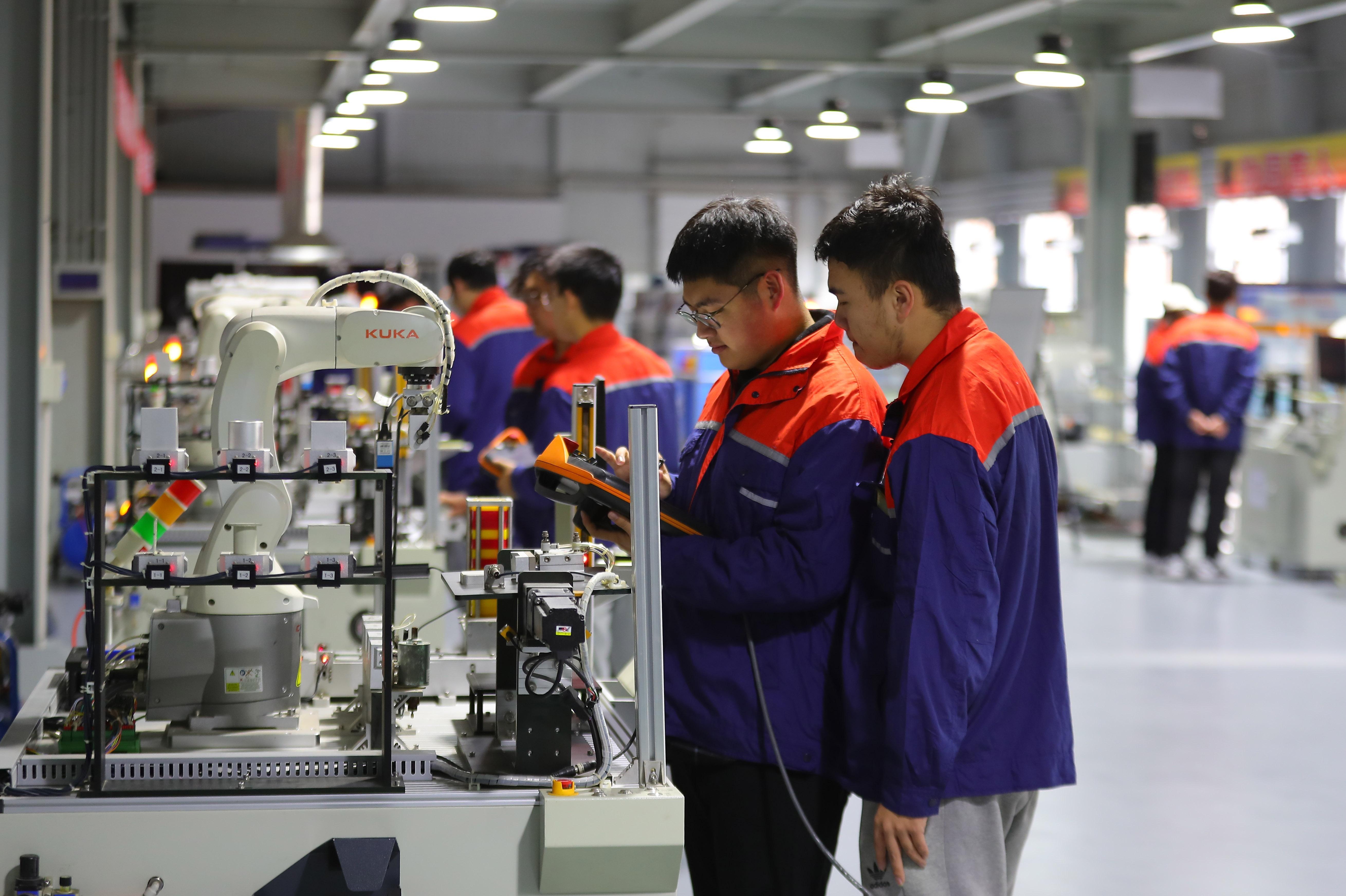 俄罗斯研学团走进东宁校园沉浸式体验中国端午民俗